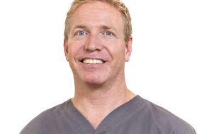 Dr Simon Martin